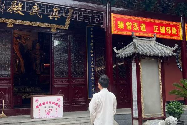 路旁土命与水命的最佳配合:寻找命理中的和谐之道 路旁土命与水命的最佳配合:寻找命理中的和谐之道