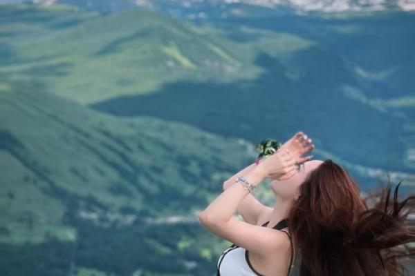 六斤七两女孩的命运解读:探索她们的个性与人生轨迹 六斤七两女孩的命运解读:探索她们的个性与人生轨迹