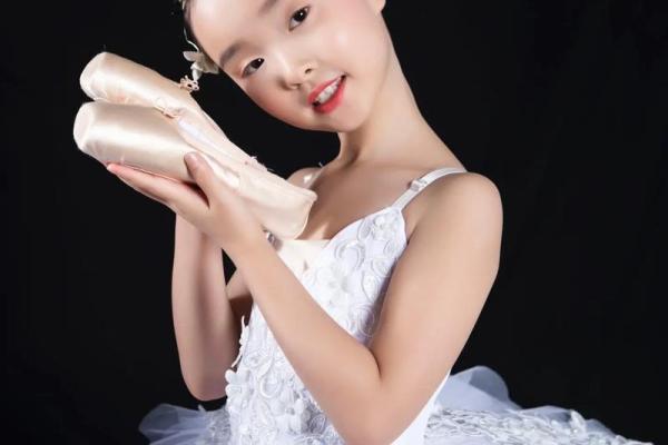 六斤七两女孩的命运解读:探索她们的个性与人生轨迹 六斤七两女孩的命运解读:探索她们的个性与人生轨迹