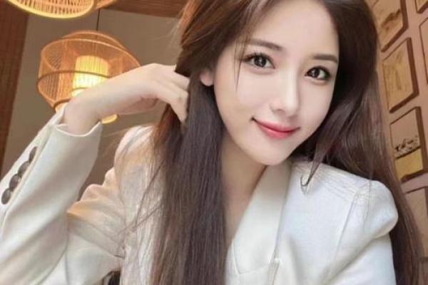 探寻十一月出生女生的命理与个性魅力 探寻十一月出生女生的命理与个性魅力