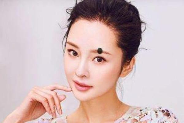 没有眉毛的女人,命运与个性的奇妙探索 没有眉毛的女人,命运与个性的奇妙探索