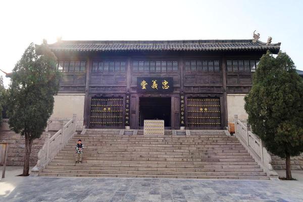 炉中火命与其他命理的财运探秘:点燃财富的智慧之光 炉中火命与其他命理的财运探秘:点燃财富的智慧之光