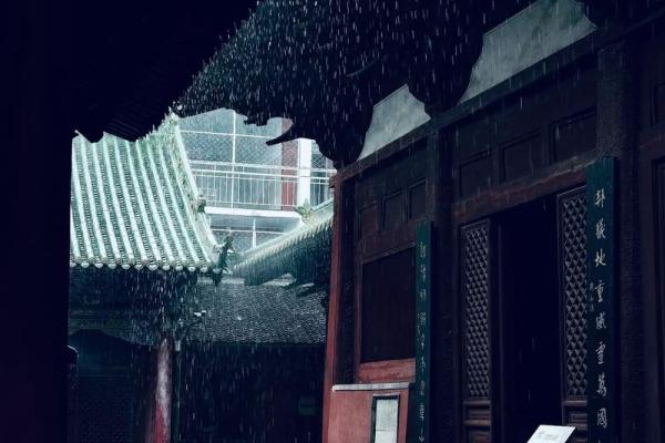 偏印男吸引的女命类型:深邃灵性与智慧的结合 偏印男吸引的女命类型:深邃灵性与智慧的结合