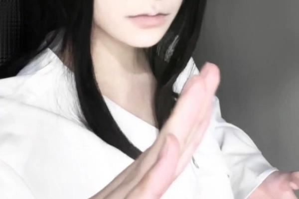 笼中鸡的命运:探寻生命的意义与自由的代价 笼中鸡的命运:探寻生命的意义与自由的代价