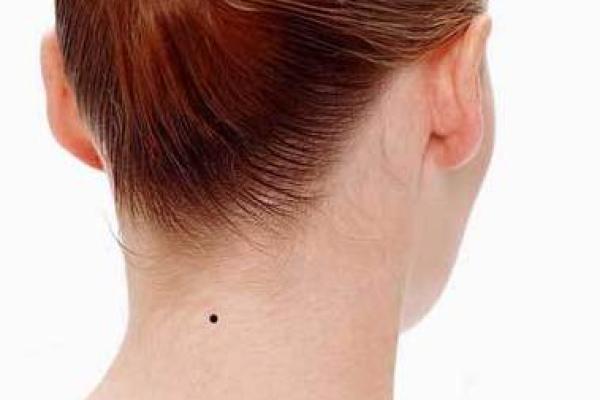 女人腿上长毛的命运解读:从生理到命理的探索 女人腿上长毛的命运解读:从生理到命理的探索