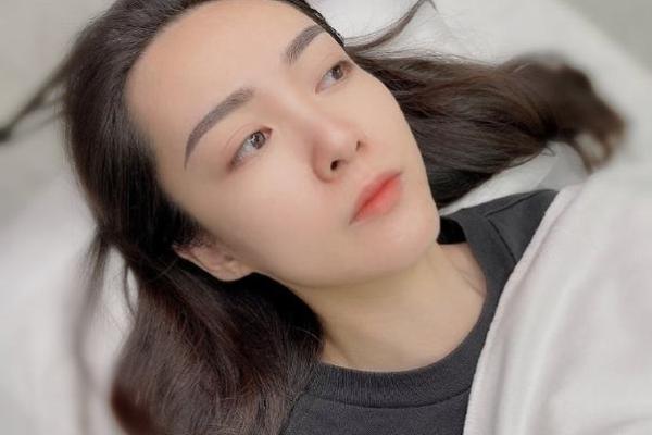 眉毛稀疏粗的女子:命运与美丽的交织之道 眉毛稀疏粗的女子:命运与美丽的交织之道