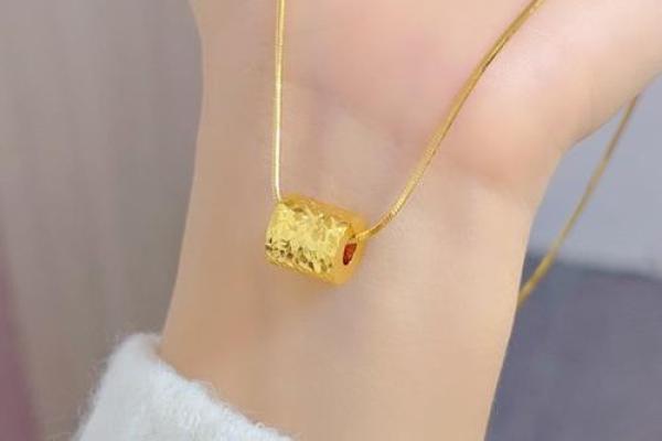 路旁金女命适合佩戴的首饰和风水建议 路旁金女命适合佩戴的首饰和风水建议