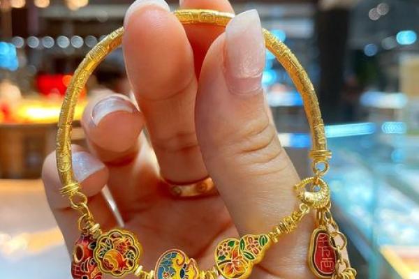 路旁金女命适合佩戴的首饰和风水建议 路旁金女命适合佩戴的首饰和风水建议