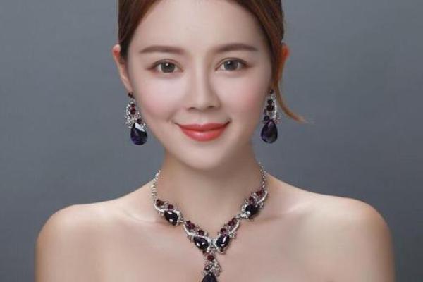根据命格属水佩戴首饰的技巧与建议,提升运势与魅力! 根据命格属水佩戴首饰的技巧与建议,提升运势与魅力!