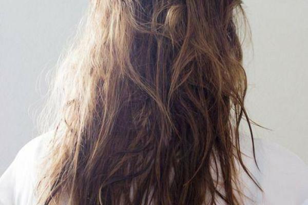 女生头发爱打结,是否暗示着命运与内心的细腻联系? 女生头发爱打结,是否暗示着命运与内心的细腻联系?