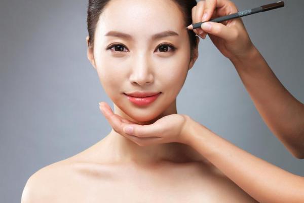 女生眉毛的秘密:哪些眉型预示着富贵命? 女生眉毛的秘密:哪些眉型预示着富贵命?