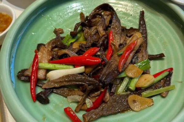 炉中火命开饭店,热情美味生意兴隆! 炉中火命开饭店,热情美味生意兴隆!