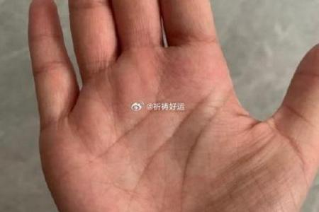 两手手纹是刀纹的命运解读：揭秘你的命运之路