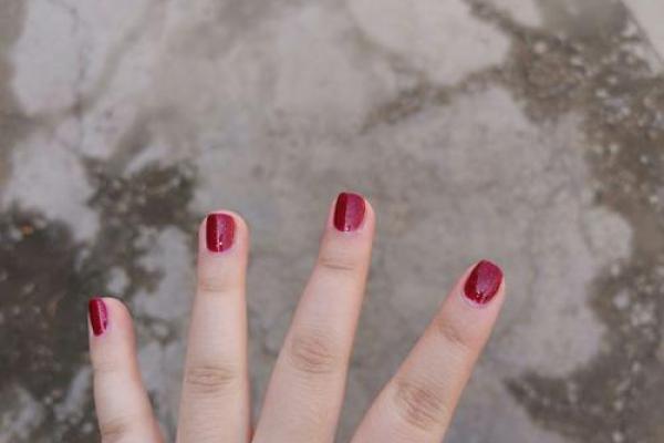 女孩手指短粗的命运解读:她们的独特之美与人生轨迹 女孩手指短粗的命运解读:她们的独特之美与人生轨迹