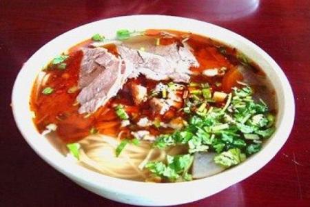 螺蛳粉续命：一碗汤面背后的美味传奇与温情故事