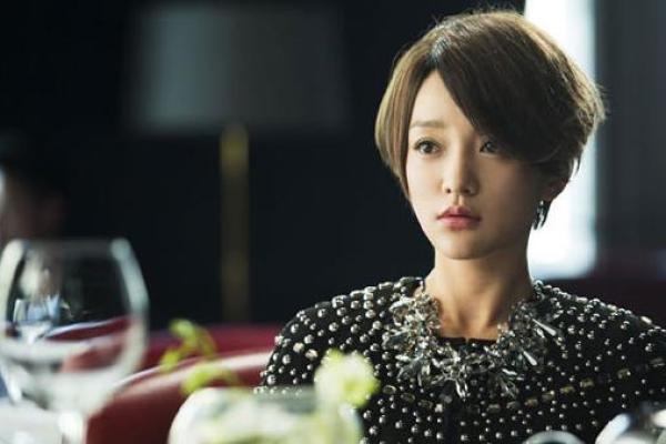女生撒娇的命格:她们的魅力与命运如何交织? 女生撒娇的命格:她们的魅力与命运如何交织?
