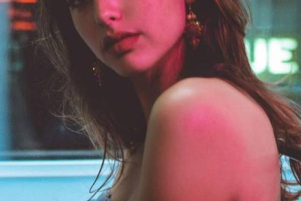 女人的命运:她们承受的苦与坚韧之美 女人的命运:她们承受的苦与坚韧之美