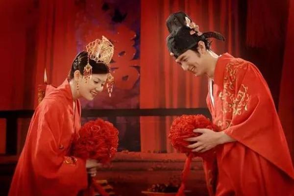 农历八一年出生的人命运解析:性格、事业与人生轨迹 农历八一年出生的人命运解析:性格、事业与人生轨迹
