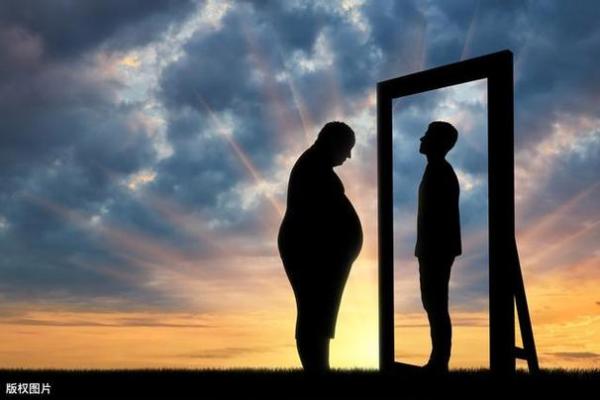 男性丁酉日的颜色偏好:从五行看其性格与人生 男性丁酉日的颜色偏好:从五行看其性格与人生