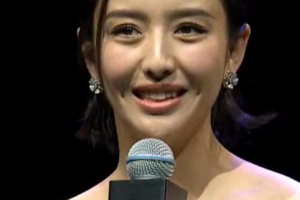 门牙缺一块的女孩:美丽与勇气的真实故事 门牙缺一块的女孩:美丽与勇气的真实故事