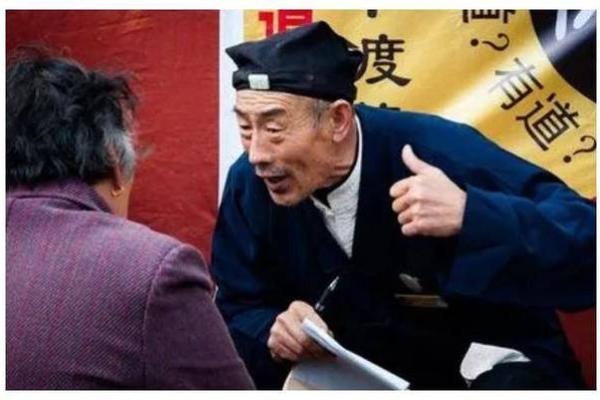 命运的引导:算命先生与人生的交错探索 命运的引导:算命先生与人生的交错探索