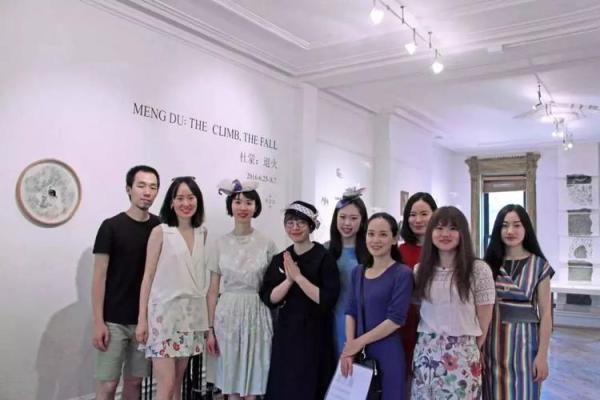 年轻一代为何迷恋算命:从心理需求到文化认同 年轻一代为何迷恋算命:从心理需求到文化认同