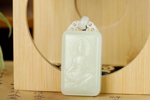 路旁土命人适合佩戴的玉石与其背后的寓意 路旁土命人适合佩戴的玉石与其背后的寓意