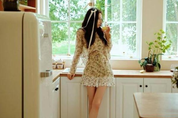 六月初一出生的女性命运解析:热情与坚韧的双重魅力 六月初一出生的女性命运解析:热情与坚韧的双重魅力
